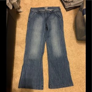 Old navy flirt bell bottom m jeans